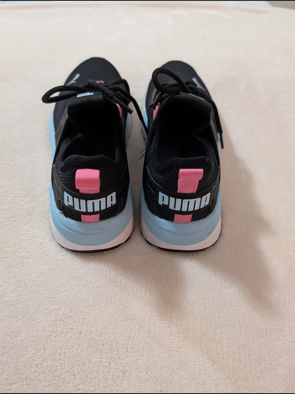 PUMA Women's Black and Pink Athletic Sneakers